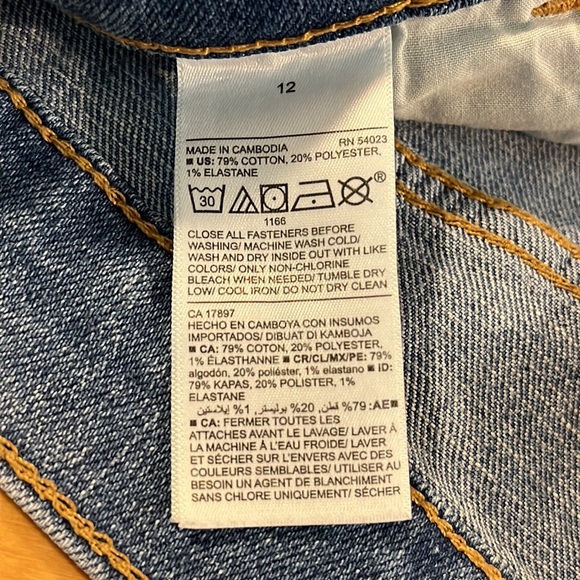 Old Navy shorts bundle. 2 denim cut offs and 1 everyday shorts sz 12 - Picture 3 of 11